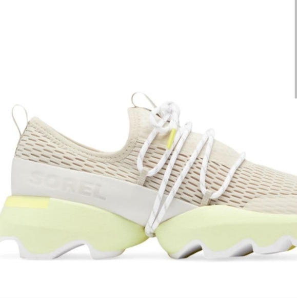 Sneakers - Picture 4 of 5